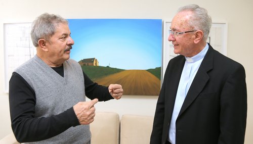 Hummes con l’ex-presidente Lula, mentre parlano di papa Francesco