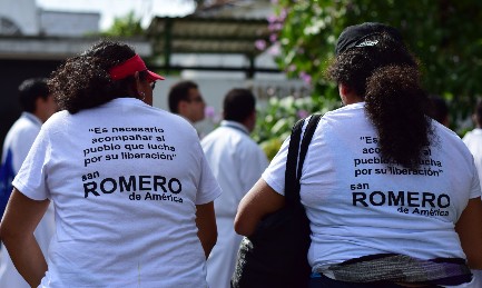 TRE MIRACOLI PER ROMERO. E’ quanto sostiene la Chiesa di El Salvador che il 30 ottobre sarà a Roma con una delegazione di 500 persone per chiederne la canonizzazione