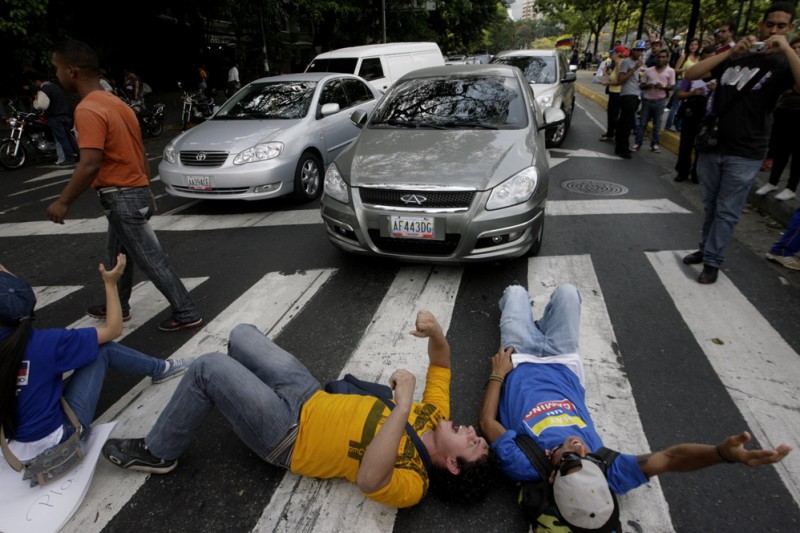 LICENZIAMENTI POLITICI. Per dissentire in Venezuela si perde il lavoro