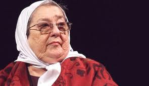 LE MADRI DI PIAZZA DI MAGGIO scrivono al Papa alla vigilia del viaggio in Brasile. “Osserviamo con molta attenzione la sua azione volta a trasformare il potere del Vaticano”