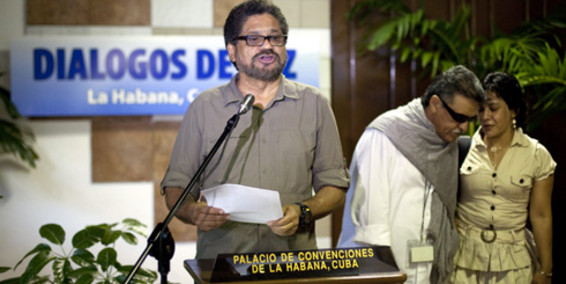 AD UN PASSO DALLA POLITICA. Governo colombiano e guerriglia in uno storico pressing per raggiungere la pace AD UN PASSO DALLA POLITICA. Governo colombiano e guerriglia in uno storico pressing per raggiungere la pace