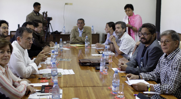 SI SPARA E SI DIALOGA IN COLOMBIA. Ma nessuno vuole rompere. Ripresi i negoziati dopo la sospensione decretata dalla guerriglia