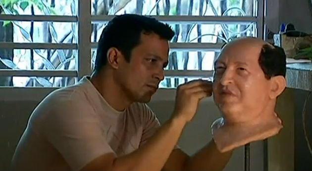 CHÁVEZ COME CRISTO. A cinque mesi dalla morte il successore, Maduro, paragona lo scomparso leader al Redentore CHÁVEZ COME CRISTO. A cinque mesi dalla morte il successore, Maduro, paragona lo scomparso leader al Redentore