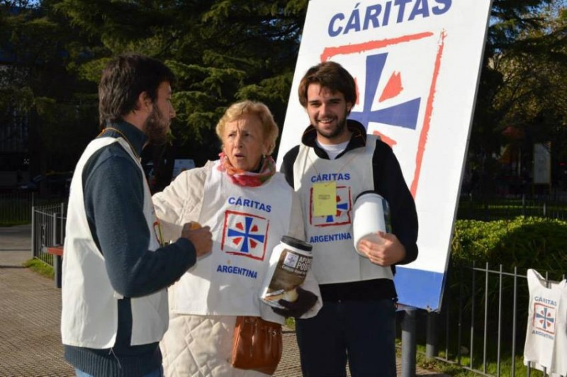 EFFETTO FRANCESCO ANCHE PER LA CARITAS. Un terzo in più nelle casse dell’istituzione caritativa della Chiesa argentina EFFETTO FRANCESCO ANCHE PER LA CARITAS. Un terzo in più nelle casse dell’istituzione caritativa della Chiesa argentina