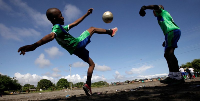 UN CALCIO ALLA TRATTA DI PERSONE. Si chiama “Gioca per la vita” la campagna lanciata dalla Chiesa brasiliana in vista dei mondiali di calcio