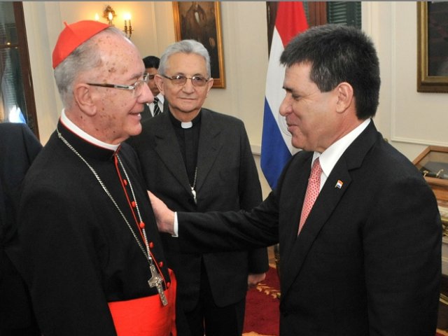 CARTES DAL PAPA IL 25 NOVEMBRE. Il presidente del Paraguay porterà a Roma l’invito dei vescovi a visitare il paese “il prossimo anno o nel 2015”