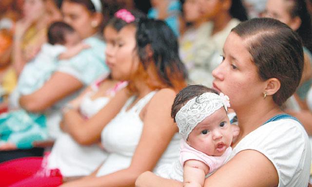 MADRI ADOLESCENTI. Una ragazza centroamericana ogni quattro ha un figlio da minorenne