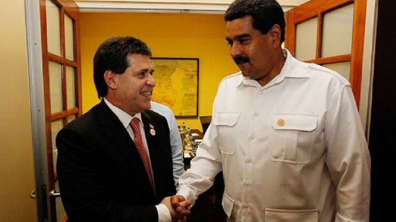 I presidenti Horacio Cartes (Paraguay) e Nicolas Maduro (Venezuela)