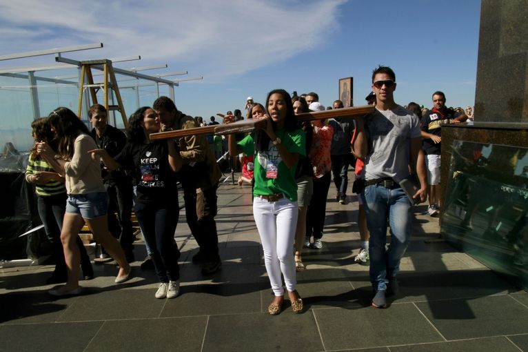 LAS DEUDAS DE LA JORNADA MUNDIAL DE LA JUVENTUD. Río de Janeiro tuvo que vender un terreno a una clínica privada. El Vaticano también manda ayuda