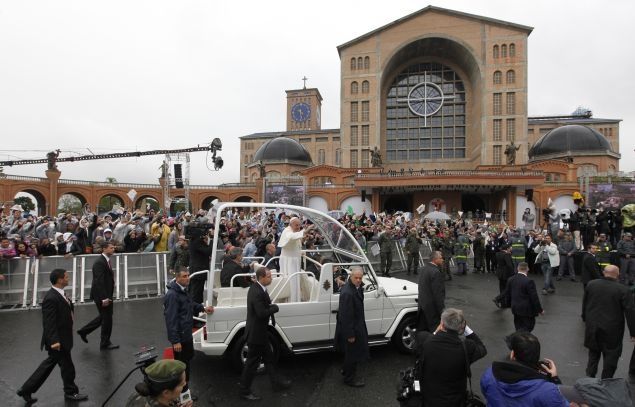 RECORD DI PELLEGRINI AD APARECIDA. Il santuario brasiliano visitato da papa Francesco ha chiuso il 2013 con un notevole incremento di visitanti RECORD DI PELLEGRINI AD APARECIDA. Il santuario brasiliano visitato da papa Francesco ha chiuso il 2013 con un notevole incremento di visitanti