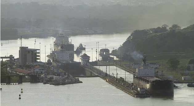 CONFLITTO SUL CANALE DI PANAMA. Le opere di ampliamento sono state sospese. Costi lievitati. Chi li paga?