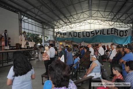 RADIO DELLA BARACCOPOLI INTERVISTA IL PAPA. Domanda: “Cos’è che meno ti piace…?”. Francesco: “Il lavoro con le carte, quello di ufficio. E’ una cosa nella quale ho sempre fatto fatica” RADIO DELLA BARACCOPOLI INTERVISTA IL PAPA. Domanda: “Cos’è che meno ti piace…?”. Francesco: “Il lavoro con le carte, quello di ufficio. E’ una cosa nella quale ho sempre fatto fatica”