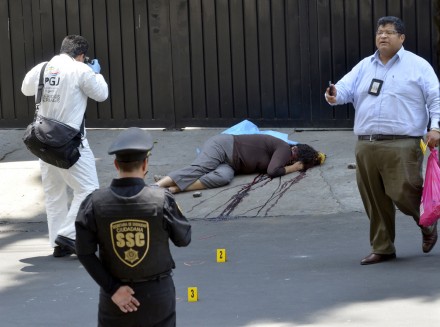 L’AMERICA LATINA TOGLIE IL PRIMATO ALL’AFRICA. Di continente con il maggior numero di omicidi intenzionali. I cartelli della droga spingono i delitti verso l’alto L’AMERICA LATINA TOGLIE IL PRIMATO ALL’AFRICA. Di continente con il maggior numero di omicidi intenzionali. I cartelli della droga spingono i delitti verso l’alto