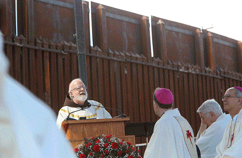 VESCOVI NEL DESERTO DI AMADO. Camminano come “immigranti clandestini” per ricordare le migliaia di vittime della “Lampedusa d’America” VESCOVI NEL DESERTO DI AMADO. Camminano come “immigranti clandestini” per ricordare le migliaia di vittime della “Lampedusa d’America”