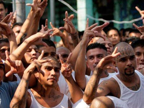 SENZA TREGUA. Il patto raggiunto nel 2012 tra le bande del Salvador traballa. Le Chiese tornano a mediare. Col beneplacito del Presidente eletto in arrivo in Vaticano SENZA TREGUA. Il patto raggiunto nel 2012 tra le bande del Salvador traballa. Le Chiese tornano a mediare. Col beneplacito del Presidente eletto in arrivo in Vaticano