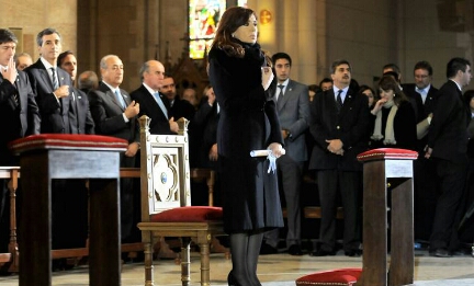 CRISTINA CI SARA’. La presidente Kirchner prenderà parte allo storico Te Deum del 25 maggio nella cattedrale disertato negli ultimi anni CRISTINA CI SARA’. La presidente Kirchner prenderà parte allo storico Te Deum del 25 maggio nella cattedrale disertato negli ultimi anni