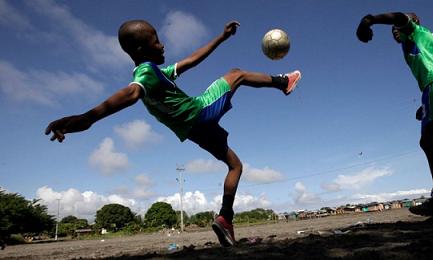 UN CALCIO ALLA TRATTA. A Brasilia marcia in memoria delle vittime del traffico di persone a poche ore dal fischio d’inizio del Mondiale 2014 UN CALCIO ALLA TRATTA. A Brasilia marcia in memoria delle vittime del traffico di persone a poche ore dal fischio d’inizio del Mondiale 2014