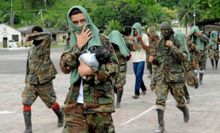 COLOMBIA, SMOBILITAZIONE E RICADUTA. Una ricerca dimostra che la famiglia è fondamentale nel successo del reinserimento sociale di chi lascia le armi