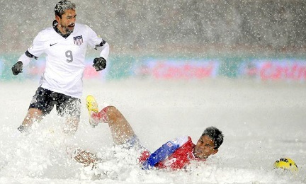EFFETTO FARFALLA. Un campo innevato, una grande umiliazione: pochi lo sanno, ma c’è anche questo nell’exploit calcistico della Costarica in Brasile EFFETTO FARFALLA. Un campo innevato, una grande umiliazione: pochi lo sanno, ma c’è anche questo nell’exploit calcistico della Costarica in Brasile