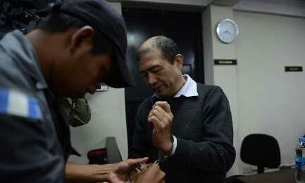 ANCHE I GUERRIGLIERI VANNO ALL’ERGASTOLO. Primo caso in Guatemala. Condannato un membro di un gruppo armato accusato di aver ucciso 22 indigeni ANCHE I GUERRIGLIERI VANNO ALL’ERGASTOLO. Primo caso in Guatemala. Condannato un membro di un gruppo armato accusato di aver ucciso 22 indigeni