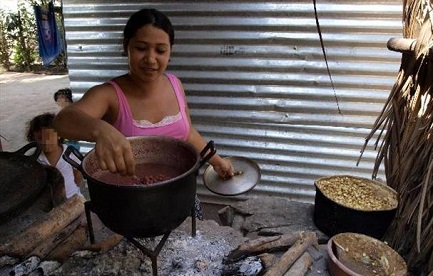 FAGIOLI IN CAMBIO DI PETROLIO. Il Nicaragua paga in natura una parte del suo debito petrolifero con il Venezuela. In un anno di penuria FAGIOLI IN CAMBIO DI PETROLIO. Il Nicaragua paga in natura una parte del suo debito petrolifero con il Venezuela. In un anno di penuria
