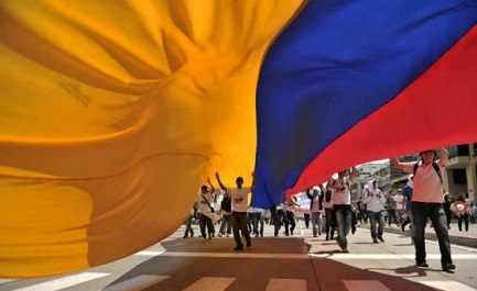VITTIME E CARNEFICI IN PIAZZA SAN PIETRO. Un ostaggio, un guerrigliero e un paramilitare nella delegazione colombiana che riceverà una speciale benedizione del Papa VITTIME E CARNEFICI IN PIAZZA SAN PIETRO. Un ostaggio, un guerrigliero e un paramilitare nella delegazione colombiana che riceverà una speciale benedizione del Papa