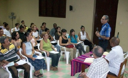 CUBA. UN MATTONE PER IL CAMBIAMENTO. Un dottorato promosso dalla Chiesa per futuri imprenditori laurea 27 giovani del luogo