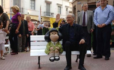 Mafalda e il suo creatore nel quartiere San Telmo di Buenos Aires