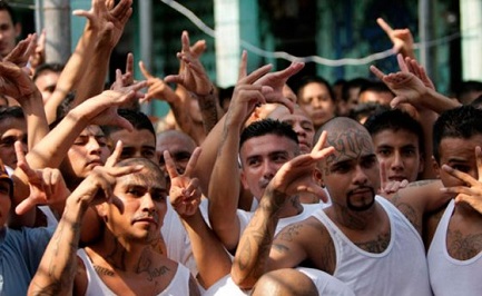 EL SALVADOR: LA CHIESA CI RIPROVA. Riprende il dialogo con le bande giovanili. Su nuove basi dopo l’esaurimento della tregua concordata nel marzo 2012