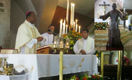 Leon Kalenga, nunzio in El Salvador, celebra messa sull’altare dove Romero venne assassinato, 34 anni fa. La statua in arrivo