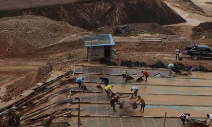 ORO MALEDETTO. Accampamenti abusivi e cercatori d’oro in Amazzonia. Il governo del Perù manda la truppa