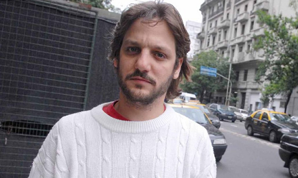 DALLA SELLA DELLA MOTOCICLETTA AL SOGLIO PONTIFICIO. De la Serna nei panni di Bergoglio. Inizia il rodaggio di “Chiamami Francesco”