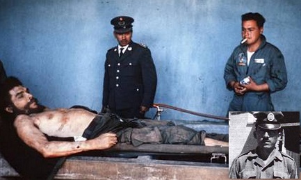 Una foto passata alla storia. Dopo l’uccisione, il corpo del Che venne portato nella località di Valle Grande ed esibito in conferenza stampa. Nel riquadro Mario Terán Salazar in una foto dell’epoca