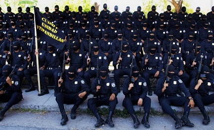 Poliziotti antipandillas / Foto Roberto Valencia