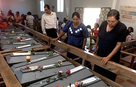 NEGAZIONISTA PENTITO. Ex ambasciatore di El Salvador negli Stati Uniti chiede perdono per aver negato un massacro di civili NEGAZIONISTA PENTITO. Ex ambasciatore di El Salvador negli Stati Uniti chiede perdono per aver negato un massacro di civili