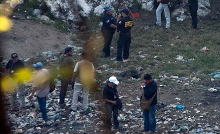 CHE FINE HANNO FATTO GLI STUDENTI MESSICANI? Non tiene la versione dell’incenerimento. Nessun rogo avvistato dai piloti che sorvolarono la zona CHE FINE HANNO FATTO GLI STUDENTI MESSICANI? Non tiene la versione dell’incenerimento. Nessun rogo avvistato dai piloti che sorvolarono la zona