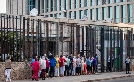 CUBA LIBERA PRIGIONIERI. Dopo l’annuncio del disgelo con gli Stati Uniti si muovono i primi passi nella direzione segnata dal negoziato segreto tra Obama e Castro CUBA LIBERA PRIGIONIERI. Dopo l’annuncio del disgelo con gli Stati Uniti si muovono i primi passi nella direzione segnata dal negoziato segreto tra Obama e Castro