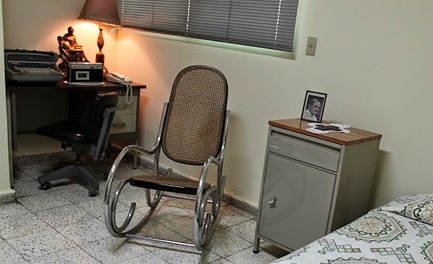 La stanza di Romero con la foto di Paolo VI sul comodino