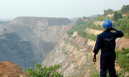 NON E’ TUTTO ORO QUEL CHE LUCCICA. Aumenta l’estrazione del prezioso metallo in America Latina, tra problemi per l’ambiente e benefici all’economia NON E’ TUTTO ORO QUEL CHE LUCCICA. Aumenta l’estrazione del prezioso metallo in America Latina, tra problemi per l’ambiente e benefici all’economia