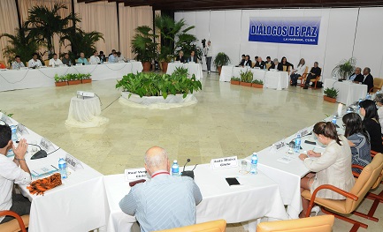 COLOMBIA. IL TAVOLO SI ALLUNGA. Anche gli Stati Uniti parteciperanno ai negoziati tra governo e guerriglia