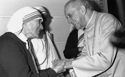 Dom Helder Camara con madre Teresa nel 1985