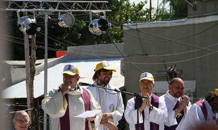Pepe Di Paola e gli altri preti della baraccopoli. Foto Fernando Schroeter