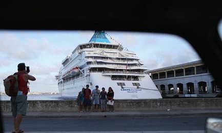 Una nave da crociera nel porto di L’Avana. Uno scatto che potrebbe diventare abituale