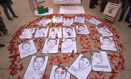 Ayotzinapa sbarca in Europa. Foto Victor Camacho – La Jornada