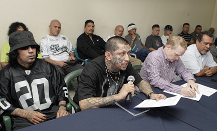 IL REGALO DELLE “MARAS” A MONSIGNOR ROMERO. Le bande di El Salvador annunciano la sospensione delle azioni violente in vista della beatificazione IL REGALO DELLE “MARAS” A MONSIGNOR ROMERO. Le bande di El Salvador annunciano la sospensione delle azioni violente in vista della beatificazione