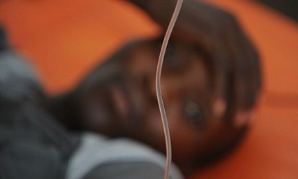 ALLARME ROSSO PER IL COLERA AD HAITI. In aumento i casi accertati. Più di 11 mila i contagiati, oltre cento i morti ALLARME ROSSO PER IL COLERA AD HAITI. In aumento i casi accertati. Più di 11 mila i contagiati, oltre cento i morti