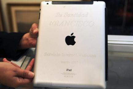AGGIUDICATO! L’iPad di papa Francesco venduto per ristrutturare un liceo in Uruguay AGGIUDICATO! L’iPad di papa Francesco venduto per ristrutturare un liceo in Uruguay