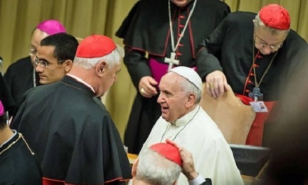 IL DILEMMA DI FRANCESCO. L’azione riformatrice del papa in vista dell’assemblea sinodale di ottobre nell’analisi di uno scrittore della rivista cilena “Reflexión y Liberación”