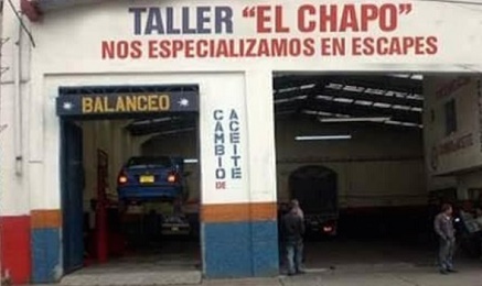 La foto di una officina meccanica in un quartiere di Caracas, in Venezuela. Una burla per il presidente messicano Enrique Peña Nieto che circola sul Web