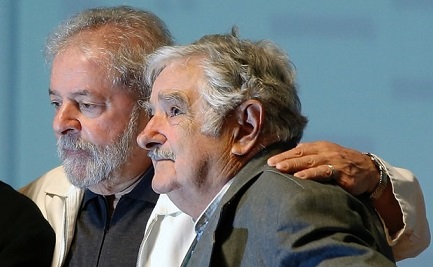 Lula, a sinistra, con il presidente dell’Uruguay José Mujica. Foto Ap / Andre Penner